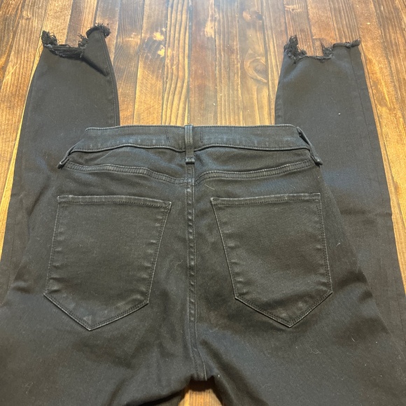 Black NWOT Abercrombie and Finch, skinny, holy, frayed ankle, denim jean size 25 - Picture 3 of 3